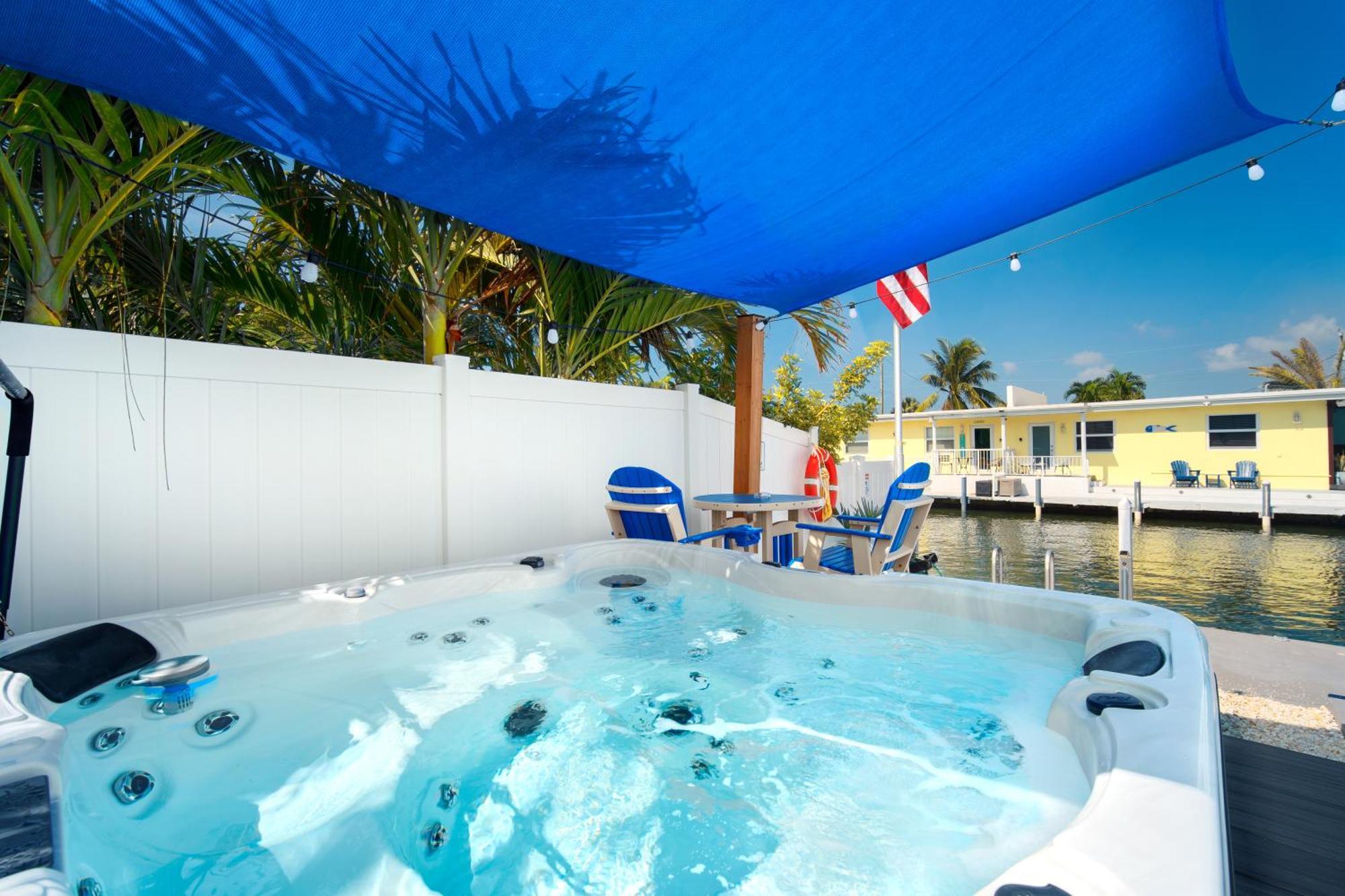 Casa Blue Pelican. マラソン エクステリア 写真